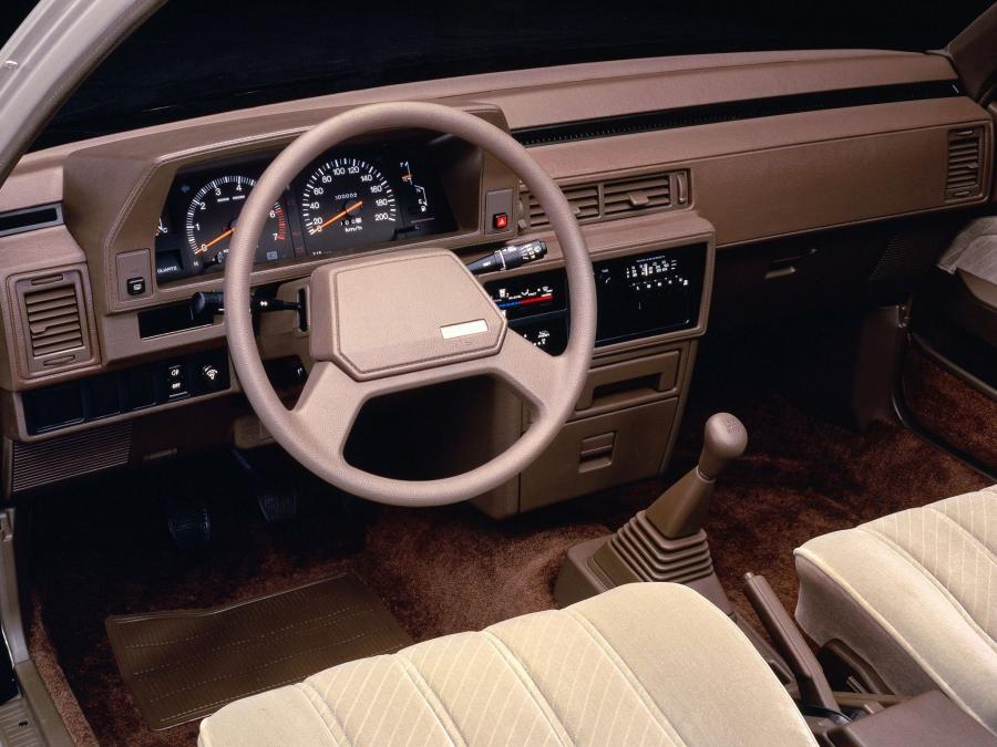  Toyota Camry SE 1984 года  (US) (фото 2 из 3)